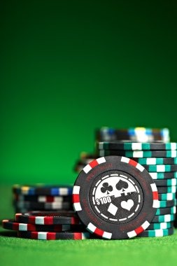 Microgaming slot game interface showing reels, paylines, and spin controls on virusjp